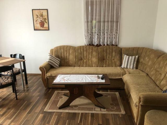 Apartman Nina Licko Petrovo Selo Exterior foto