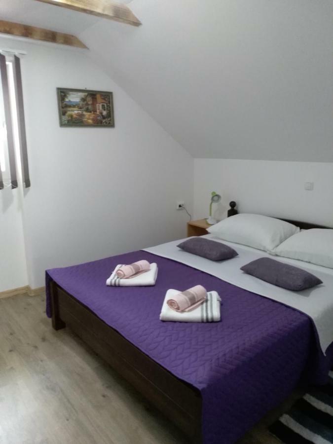Apartman Nina Licko Petrovo Selo Exterior foto