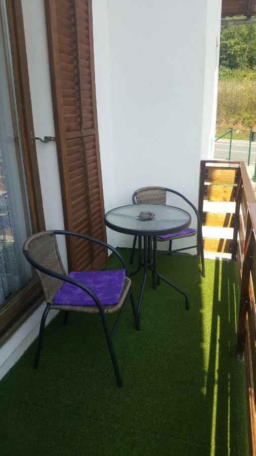 Apartman Nina Licko Petrovo Selo Exterior foto