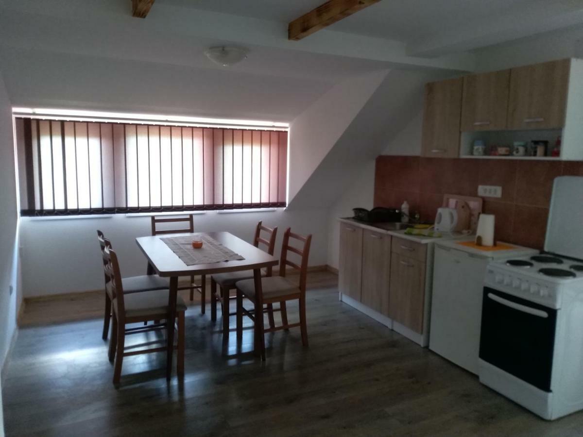 Apartman Nina Licko Petrovo Selo Exterior foto